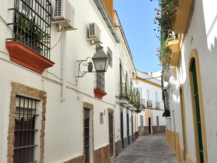 Calle empedrada del casco antiguo de Jerez