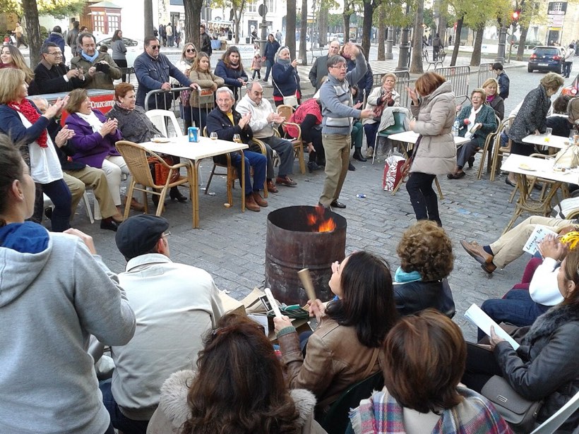 Zambomba en una plaza de Jerez